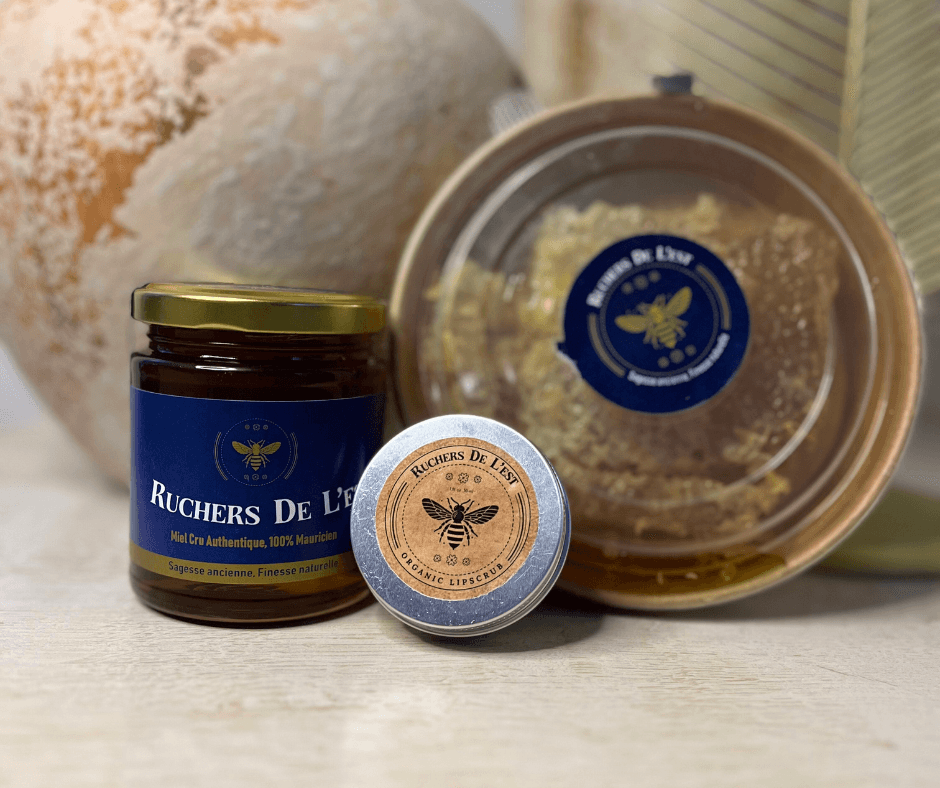 Apiculteur dans son rucher